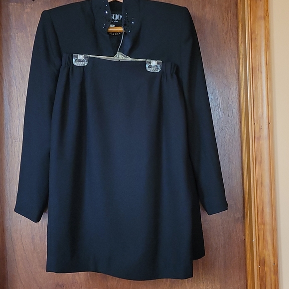 Suit - Picture 2 of 5